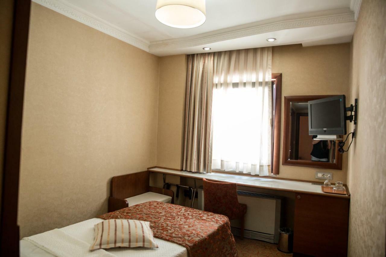 Yuksel Hotel イスタンブール エクステリア 写真